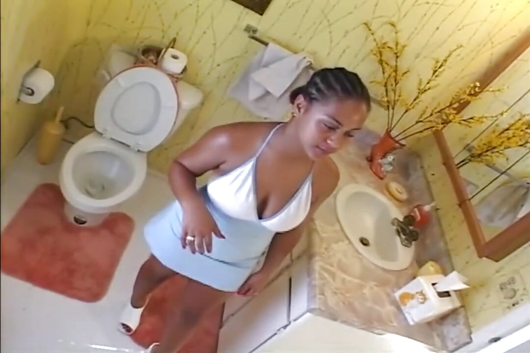 I like the slut with the piercing on her pussy!