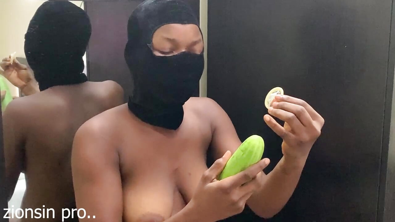 African Mask Sexy Girl Fuck Huge Cucumber