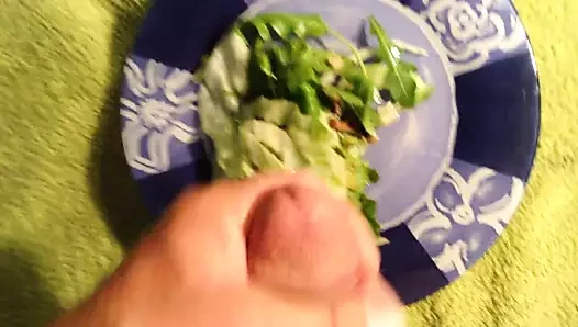 Cum üzerinde ona salata