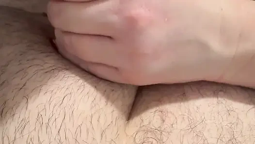 Menyetubuhi pacarku dan muncrat di payudaranya.