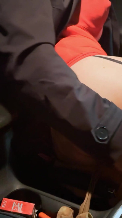 งานเลอะเทอะใหม่ กระโปรงสกปรกและถุงน่องในฉี่และน้ําเงี่ยน 1 | 1 คลิป 2