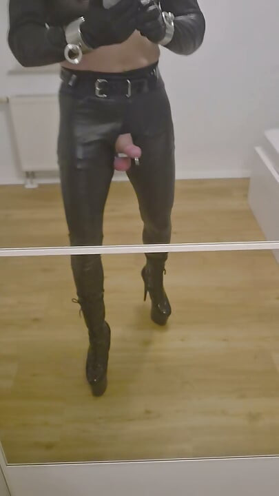 Shaking my cock in leather and latex