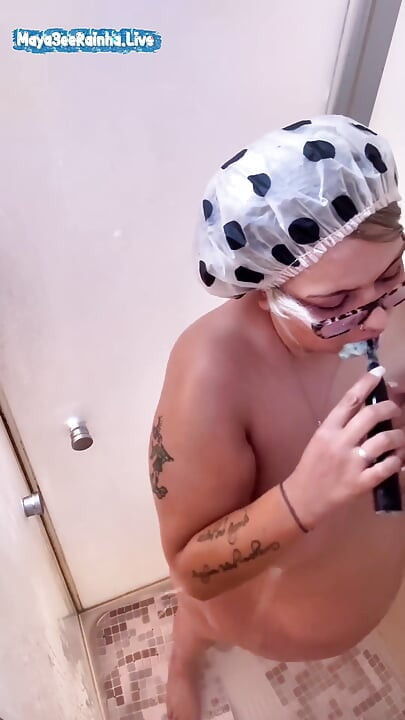 Saggy Brazilian BBW MILF Goddess Lathering up in a Steamy Shower