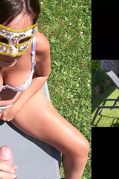 Seksi beyaz iç çamaşırlı güzel orta yaşlı seksi kadın dışarıda domalarak sikiliyor ve büyük götüne boşalıyor