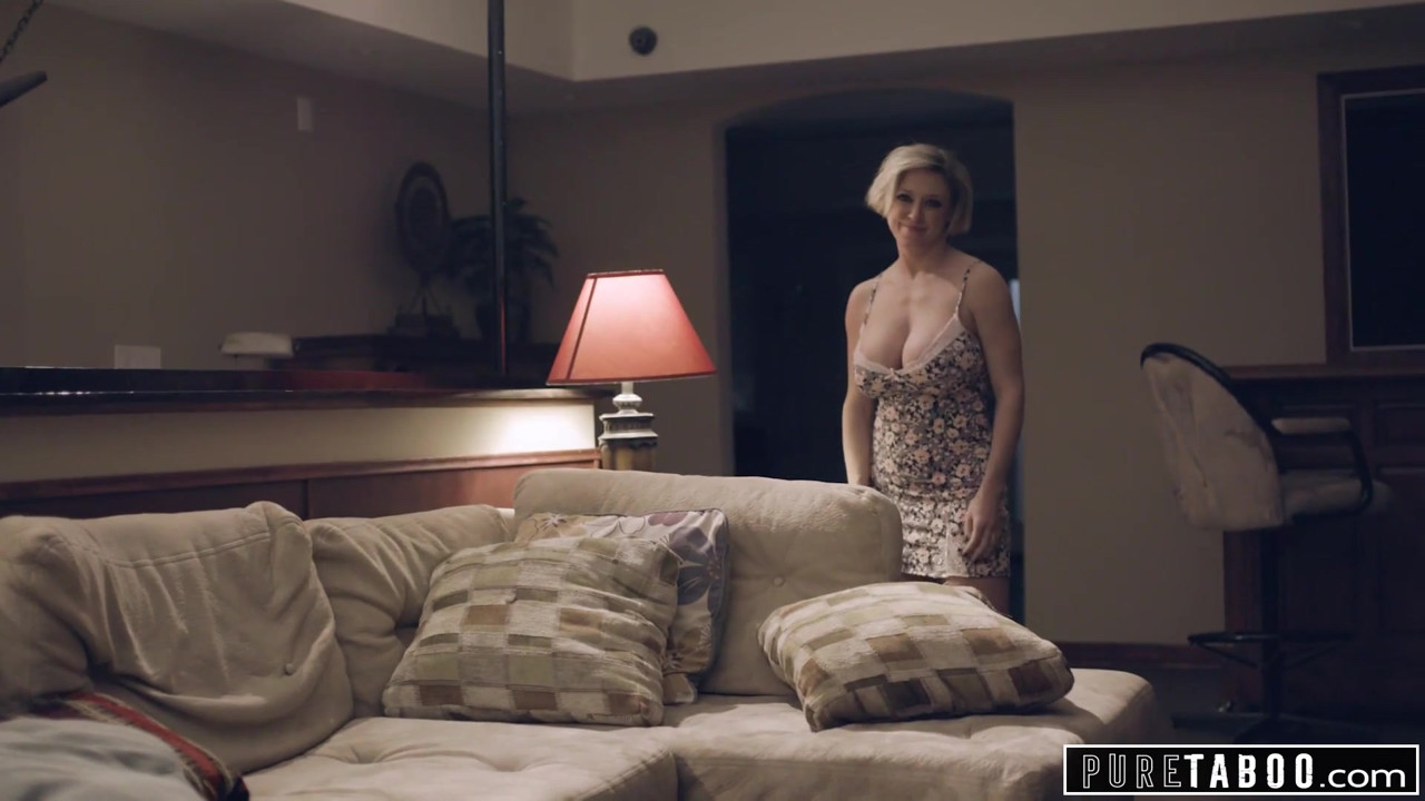 純粋なタブー義理の両親と義理の兄が新しい妹を歓迎