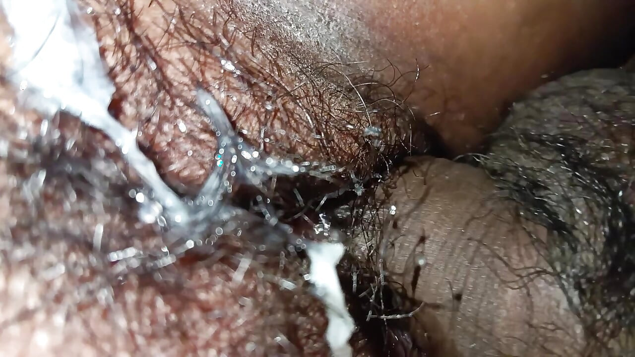 Bhabi ke Ghar uski chut par mal gira