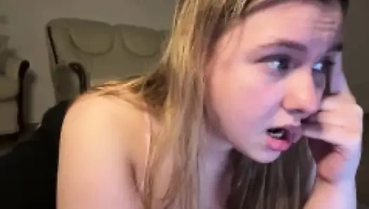 Jucielussie anal fingering doggy in tight jeans