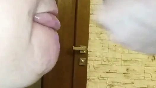 Dritter blowjob in nahaufnahme von der schwiegermutter