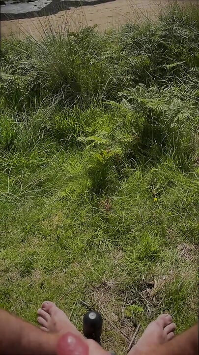 Risky Public Wank and Cum at the Beach