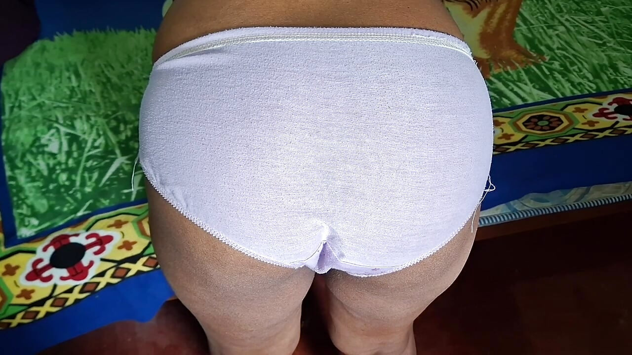 Quente madrasta super quente bunda redonda com calcinha