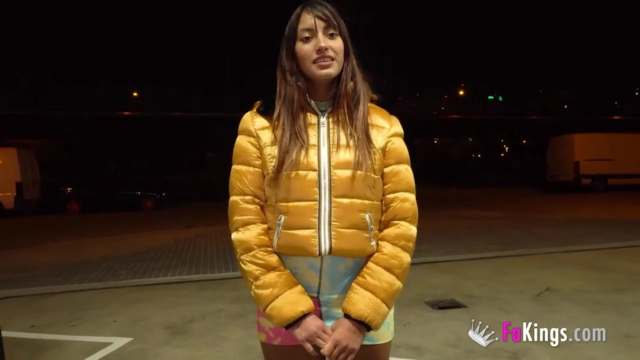 ASTOUNDING 19 years old latina Jenifer is going to try some outdoor fun!