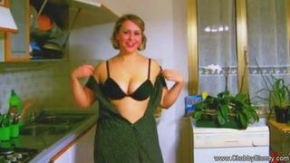 BBW-Hausfrau gibt Funtime-Blowjob
