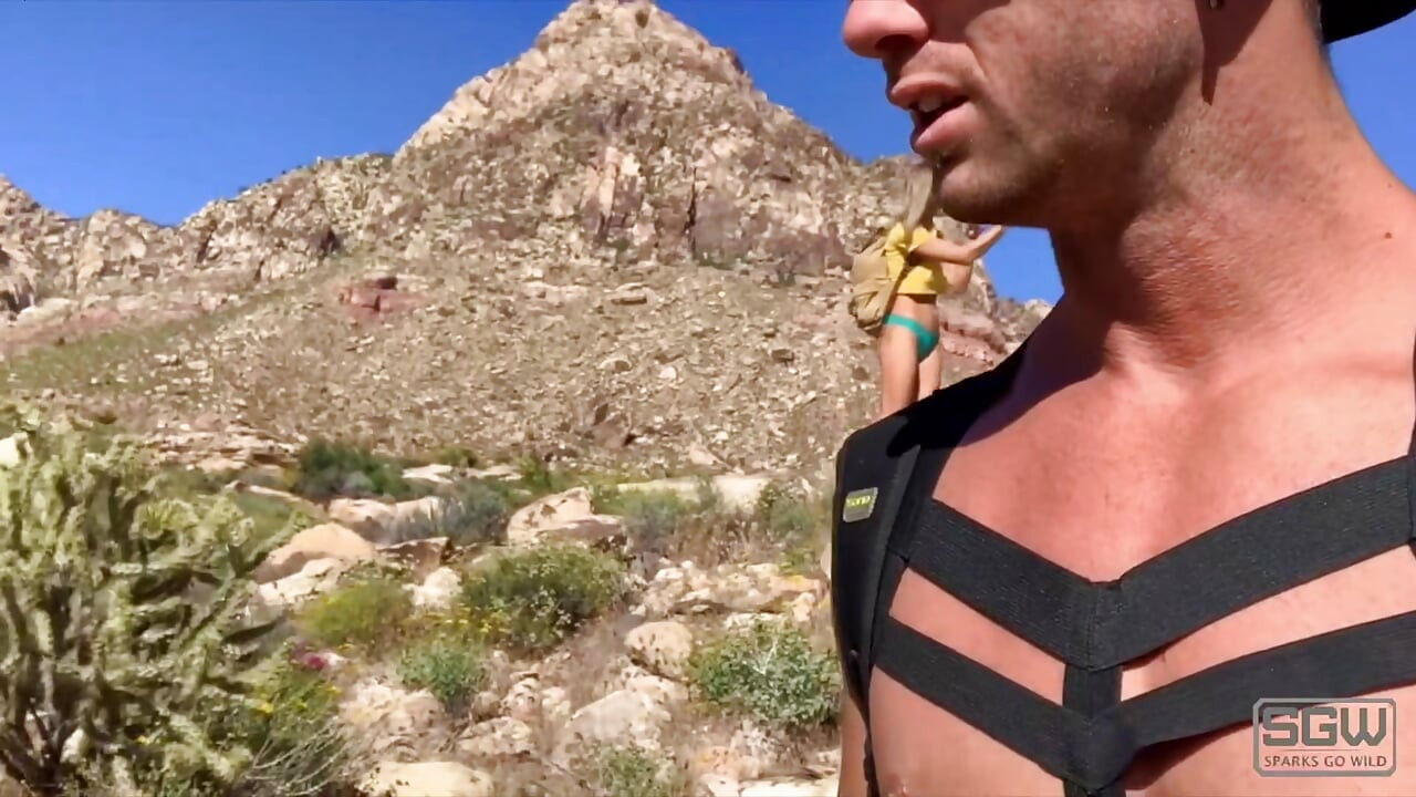 Senderismo en tangas y follando en Red Rock Canyon.
