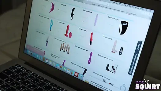 Хорошенькая брюнетка сквиртует и кричит от удовольствия