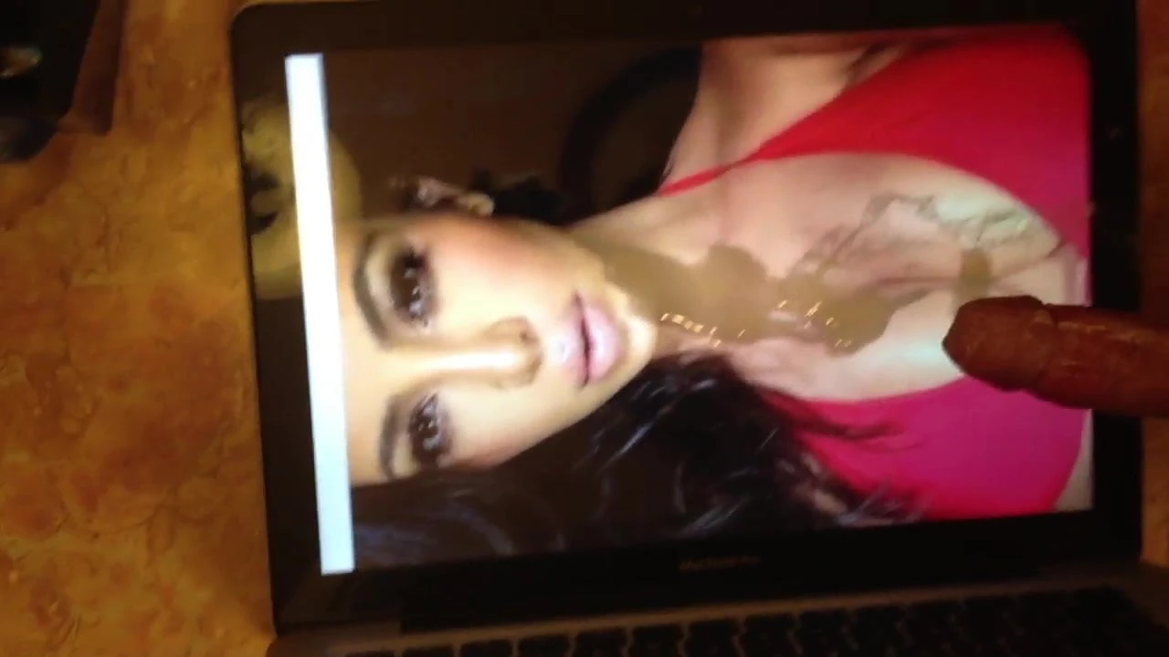 Kim Kardashian cum tribute cici baszás