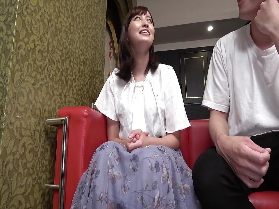 A065G01与卷起长矛的沙伦美女达到高潮性爱！