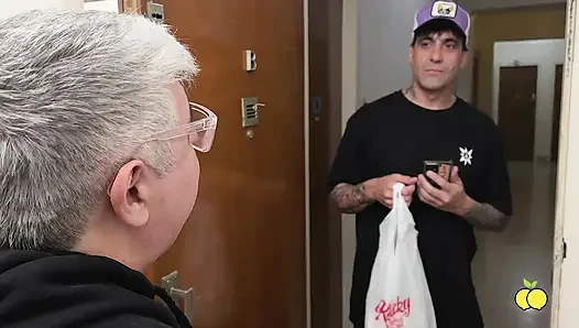 Ice cream delivery the wife while the husband is looking for money