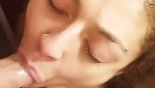Evli kadın kayıp iddia yüzünden komşusuna yarak emiyor