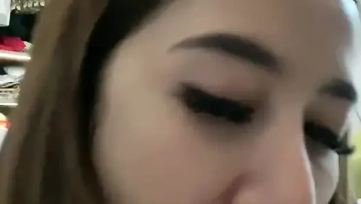 Masturbasi liar mengubah gadis pemalu menjadi pelacur nakal