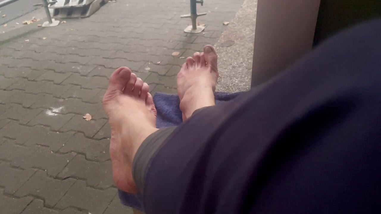 Even without paint, my feet look good