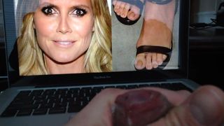 Masturberen op de sexy voeten van Heidi Klum