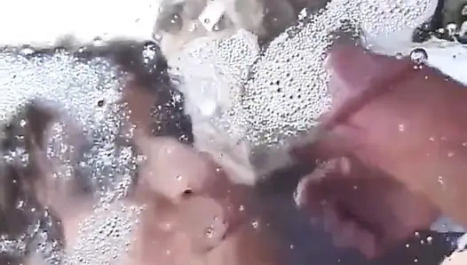 Большой минет в саду... сперма в рот