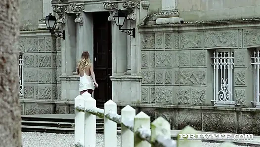 İtalyan Francesca di Caprio çifte penetrasyon dahil vahşi üçlü grup seks yapıyor