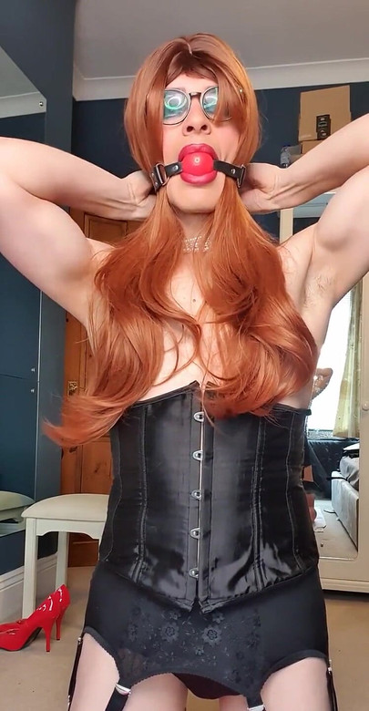 แต่งตัวเหมือนกระหรี่ตัวน้อยมีผลกับกู