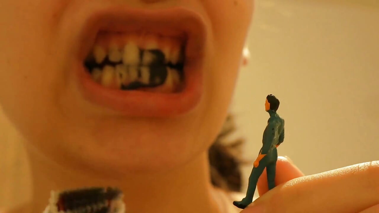 Giantess Girl and Teeth