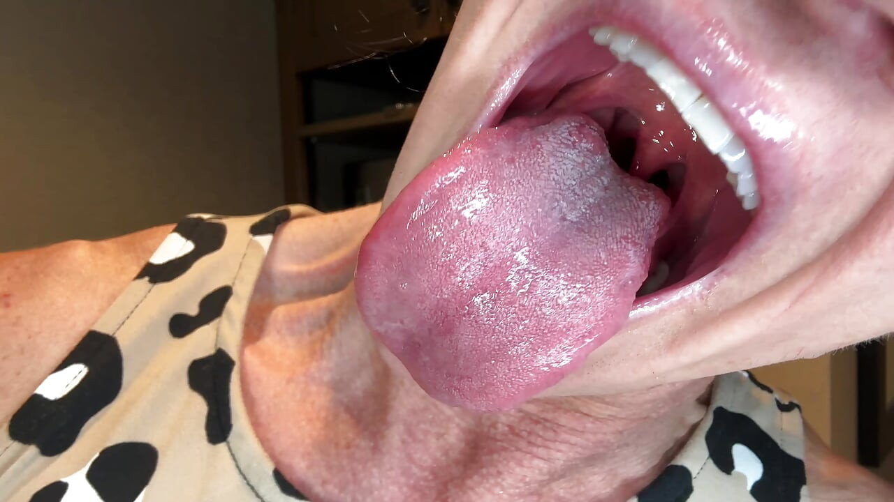 女神康提顽皮的例行公事