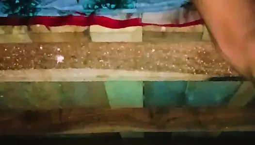 Sister-in-law's bad fucking and spreading both her legs, put the whole penis and took out the piss from the pussy.