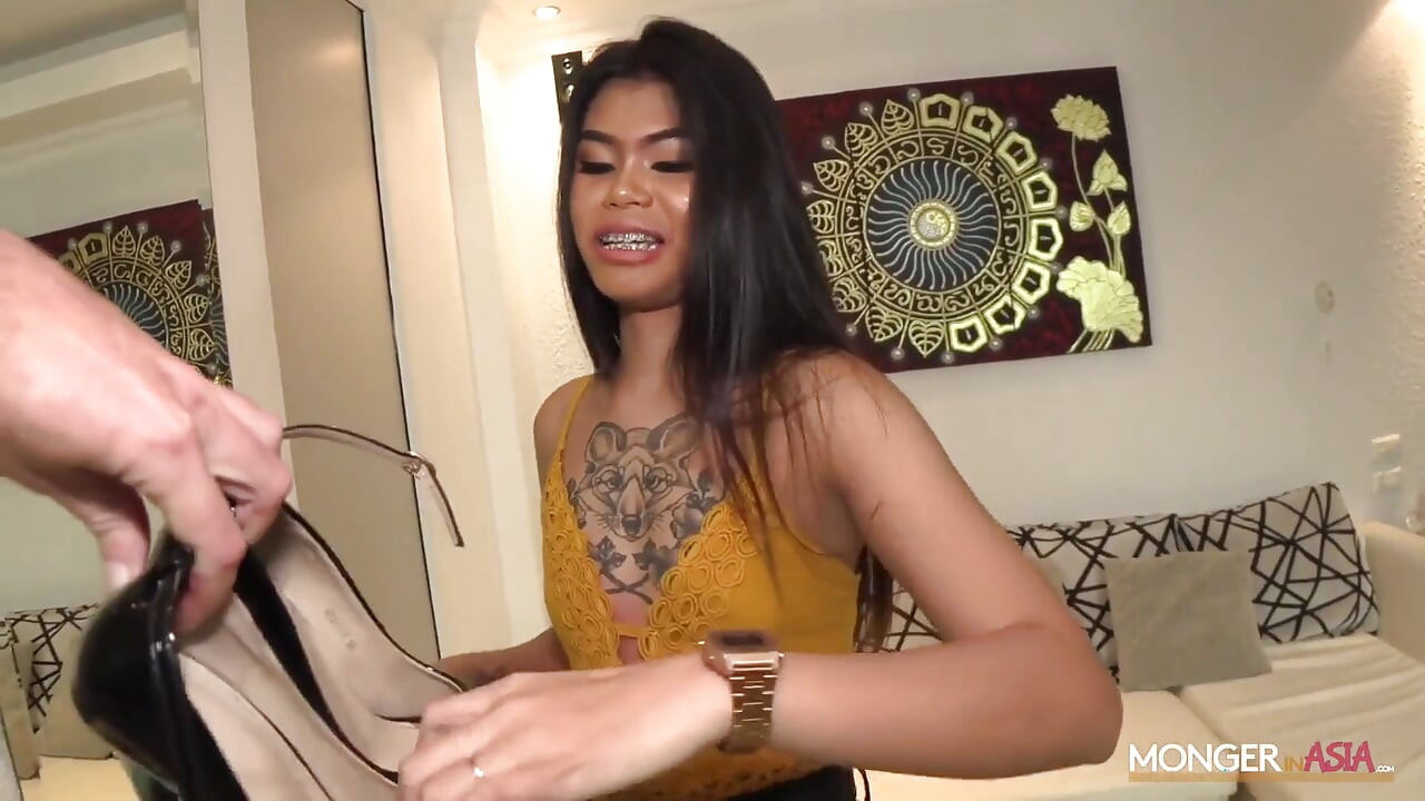 Sexy Thai milf gets unexpected creampie