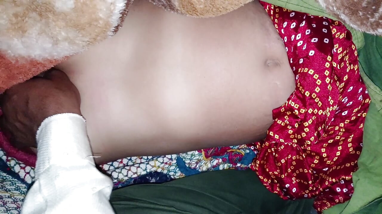 On New Year's night, I had a full romance with my stepsister's big boobs pressed into a blanket in my stepsister's bed.