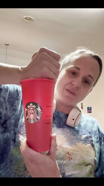 당신의 여자 Suzy Wylde와 아이스 커피 해킹