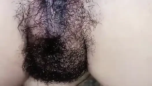 Aku Lagi Asik Mainin Memek Berbuluku Pakai Vibrator