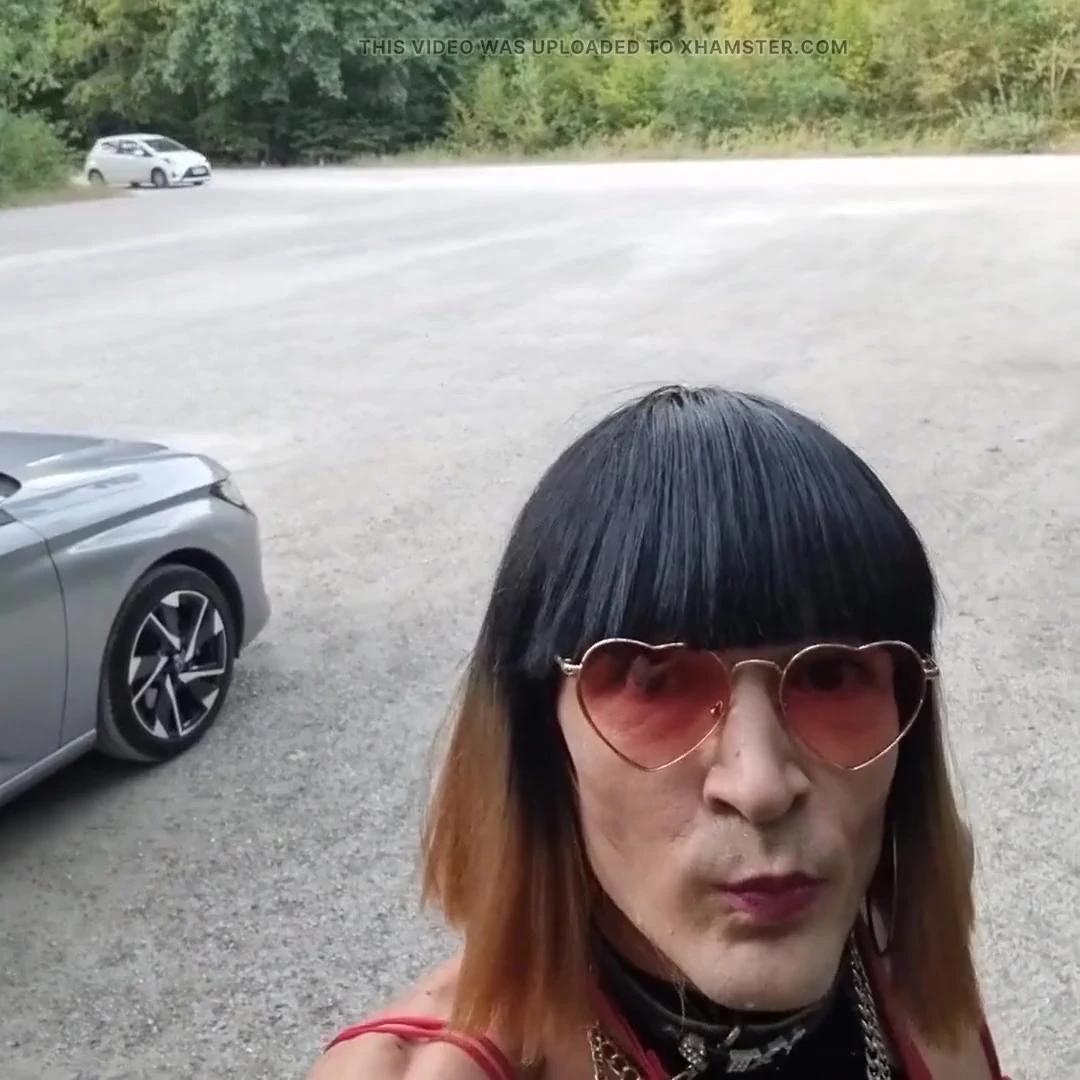 School-teacher exhibits himself in the parking lot of the Faisanderie. [⁵Jul²⁶] ²⁰h ²³h Vanessabitchx Parischiennetrvprod⁹¹