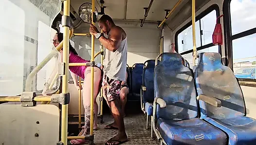 ПАРЕНЬ СЕЛ В ОБЩЕСТВЕННЫЙ ТРАНСПОРТ, Я ВСЁ ИСПОРТИЛ, ЧТОБЫ ВСЕ ВИДЕЛИ, И УШЁЛ