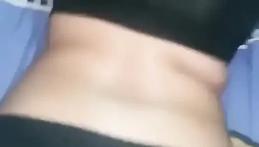 Pembantuku jadi sange berat, jadi aku melucuti bajunya dan aku memasukan kontolku ke dalam memeknya