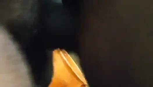 Моя жена поедает большой член в ванной, часть 1