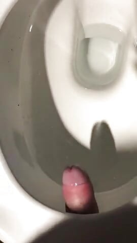 Na veřejné toaletě šukání pomocí toalety k šukání a střelba mé nálože na záchod!
