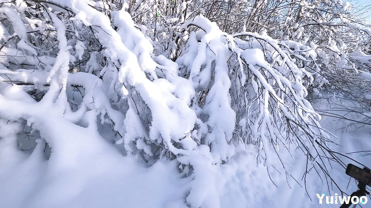 -30C Este foarte frig, dar fata drăguță rusoaică vrea înghețată în gură