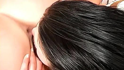 A 69 zwischen zwei vollbusigen lesben