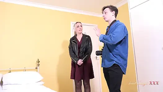 Vollbusige britische MILF Keira fickt ihren fotografen