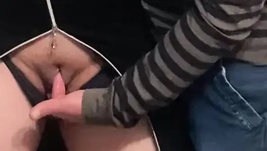 Omg!!! Незнакомец в переполненном метро - трах киски пальцами