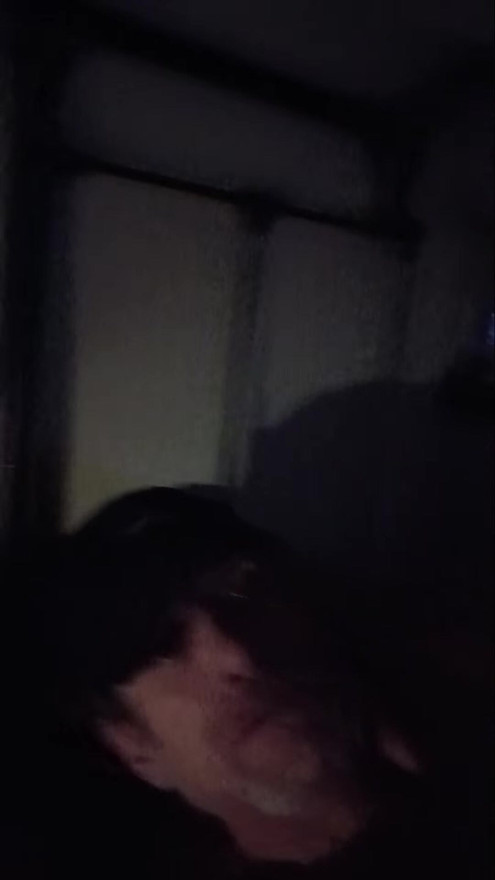 לבד עם היד וקצת לבוש היטב מתחת לבגדים, ימים חמים ארוכים והצורך בחבר מושק. צריך למצוא גברים