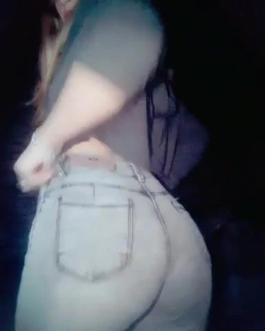 Tatiana Ayelen Diaz can't fit her fat ass in them jeans
