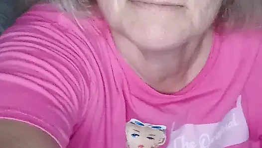 Дрочи со мной! Горячая милфа-толстушка трет одну и жестко кончает!