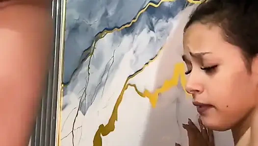 Benden bir şey çaldığını sandı ve sonunda beni sevişti, ben de onun penisini emdim