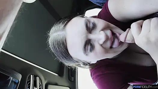 Lindsay lee semok dicrot di dalam berlanjut