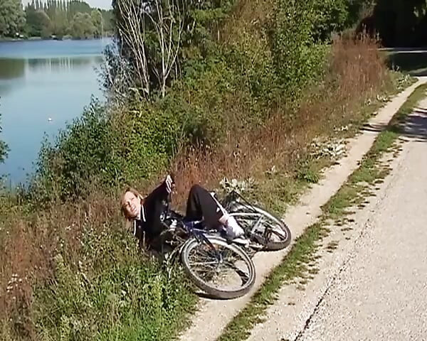 Naughty French Babe Got Fucked in Outdoor Show